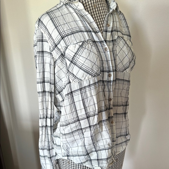 Universal Thread Black and White Plaid Shirt - Picture 1 of 5